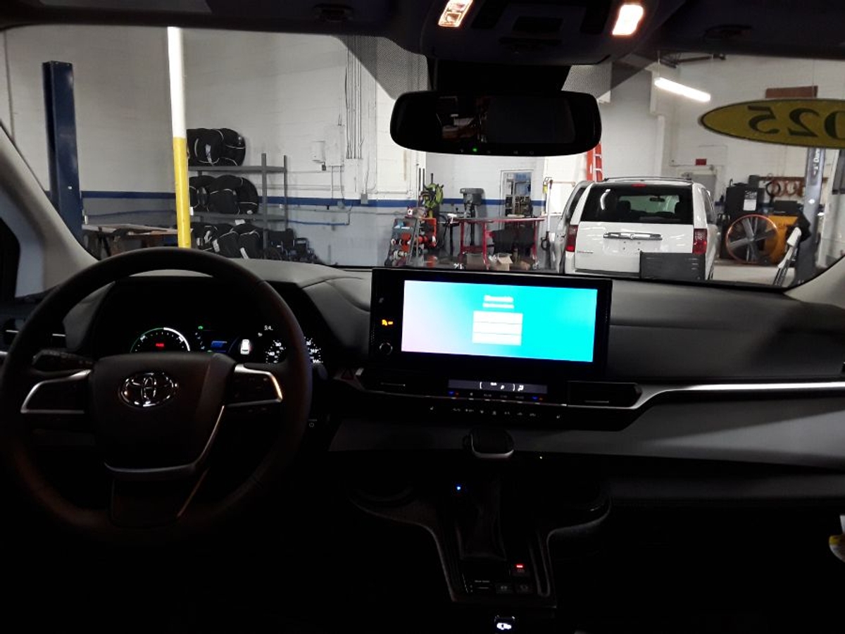 2025 TOYOTA SIENNA - Image 34