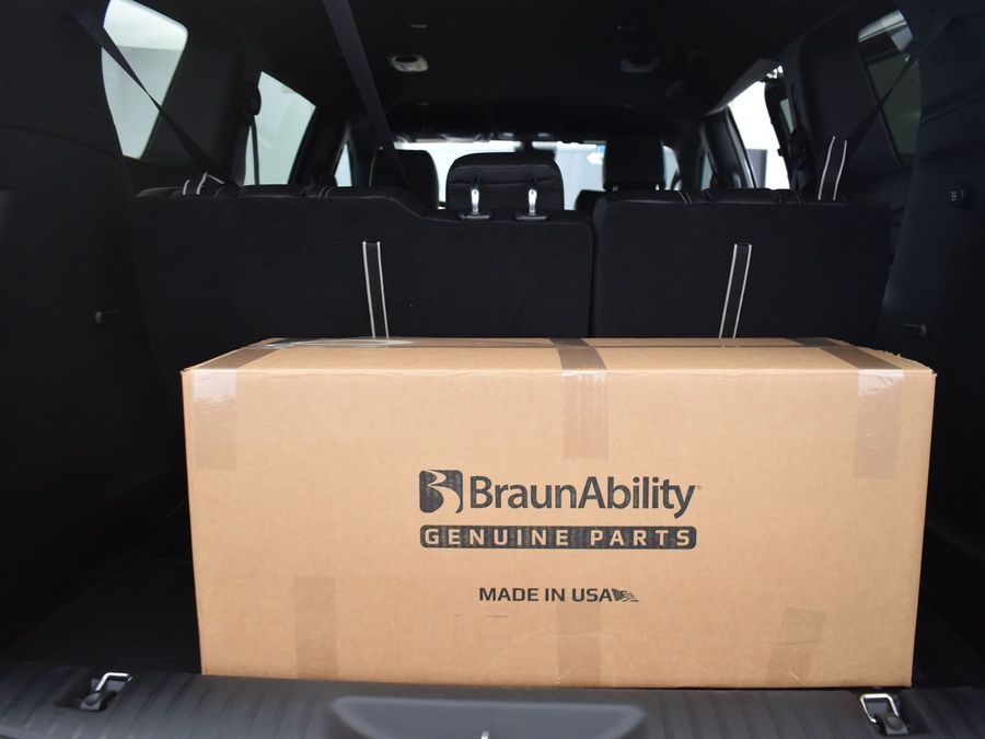 New 2025 Chrysler Pacifica Select Safety - BraunAbility Side Entry Entry Fold Out Automatic Ramp