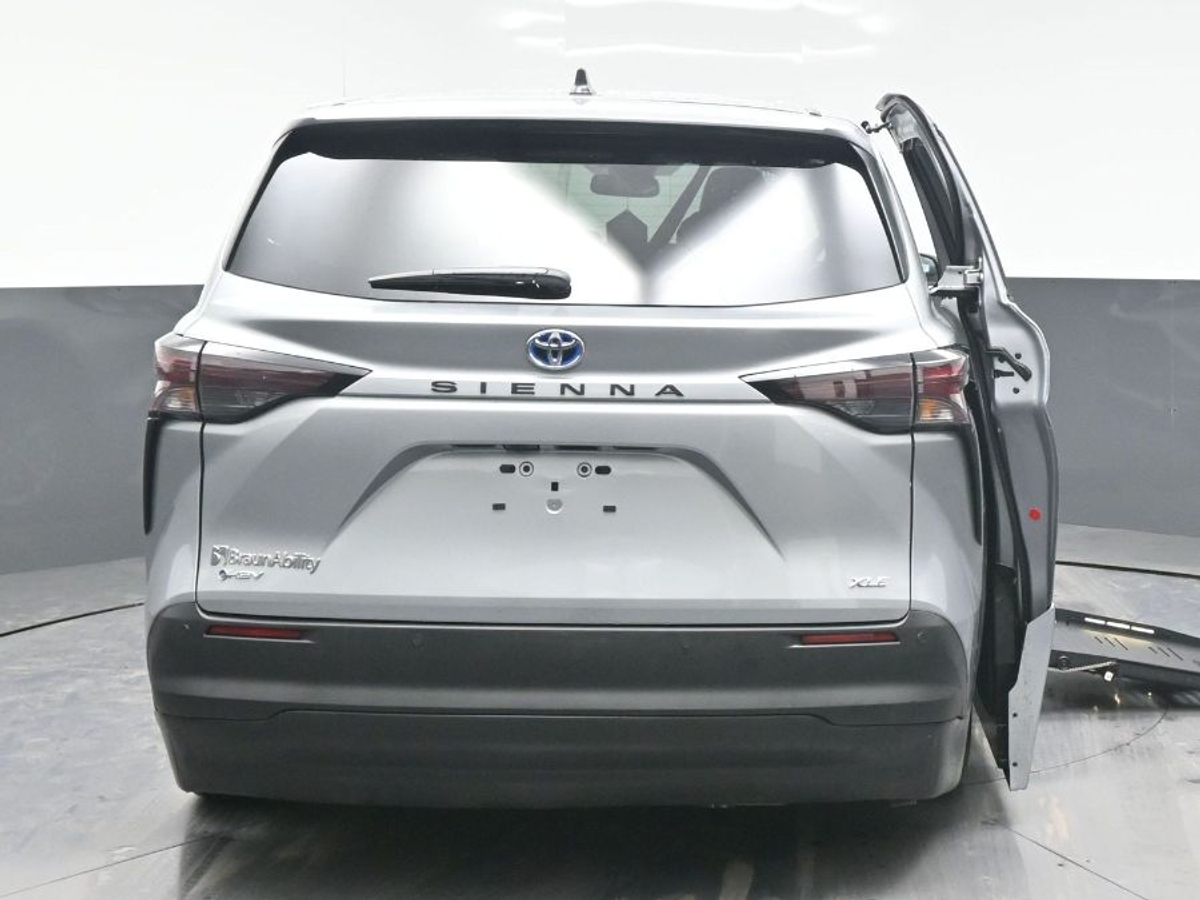 2025 TOYOTA SIENNA - Image 8