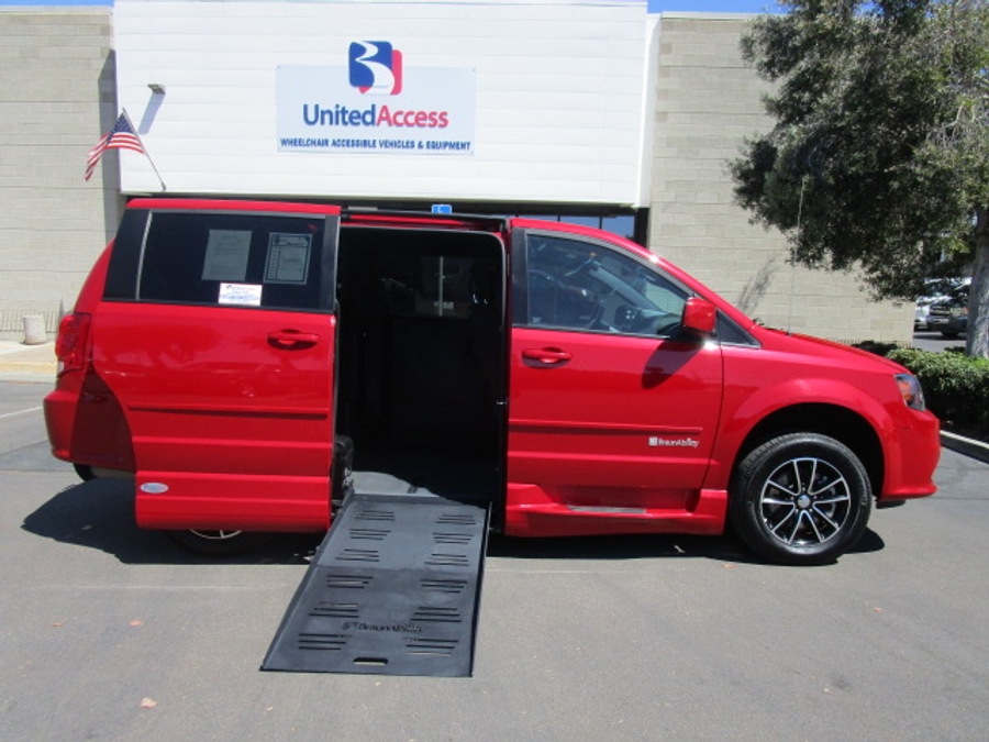 Used 2015 Dodge Grand Caravan SE - BraunAbility Side Entry Entry Fold Out Automatic Ramp