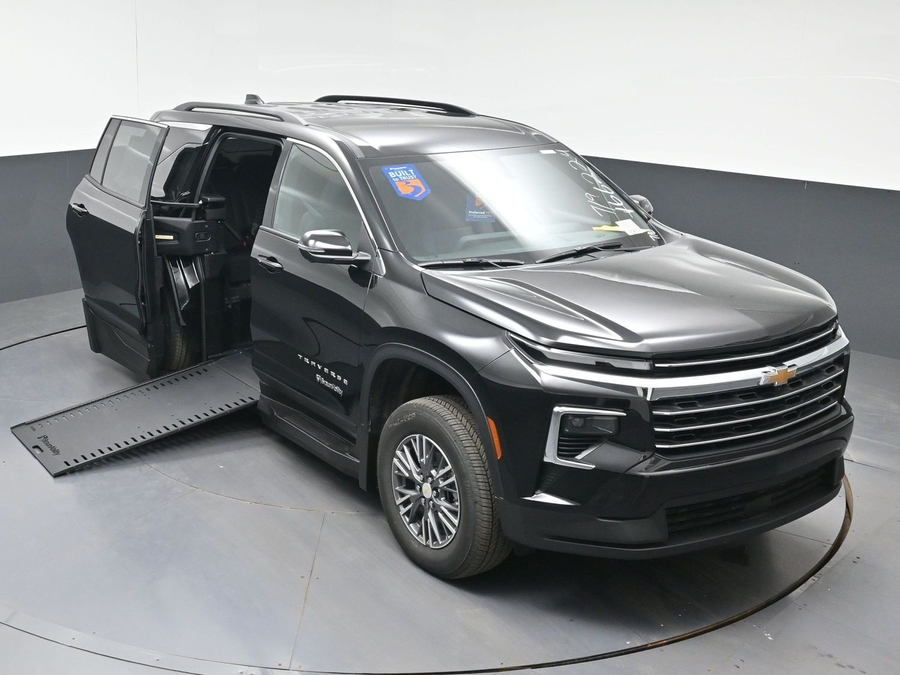 New 2026 Chevrolet Traverse 1LT - BraunAbility Side Entry In Floor Automatic Ramp