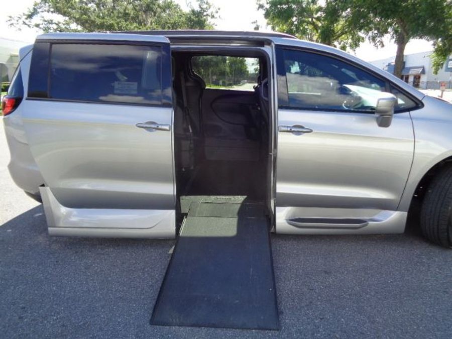 Used 2018 Chrysler Pacifica Touring L Plus - VMI Side Entry Entry In Floor Automatic Ramp