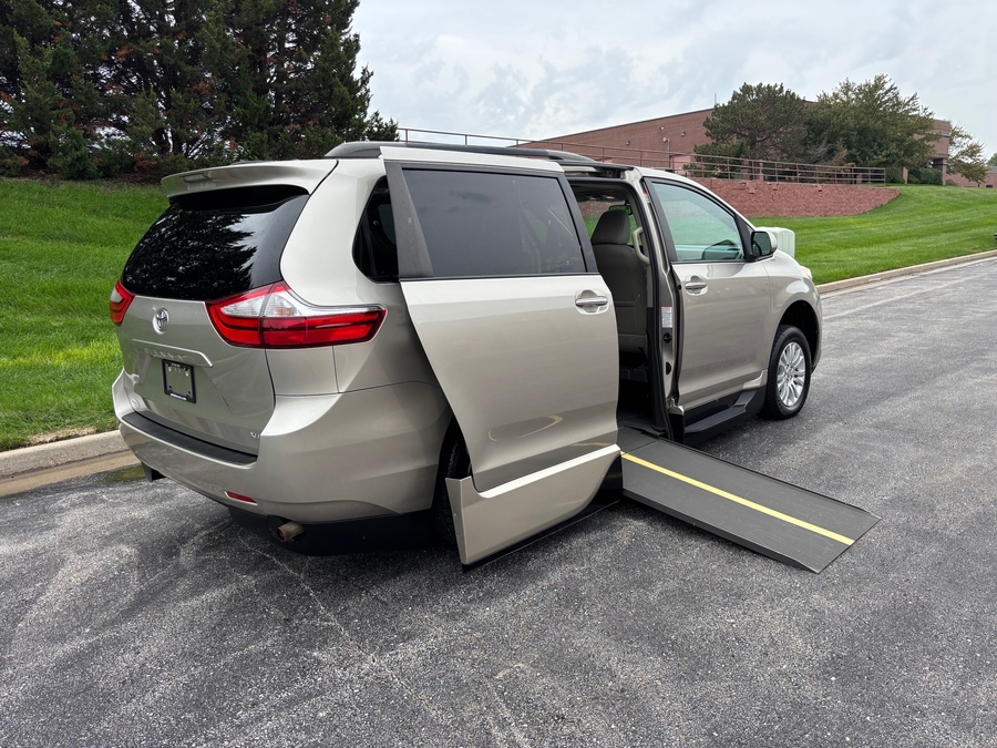 Used 2016 Toyota Sienna XLE - VMI Side Entry In Floor Automatic Ramp