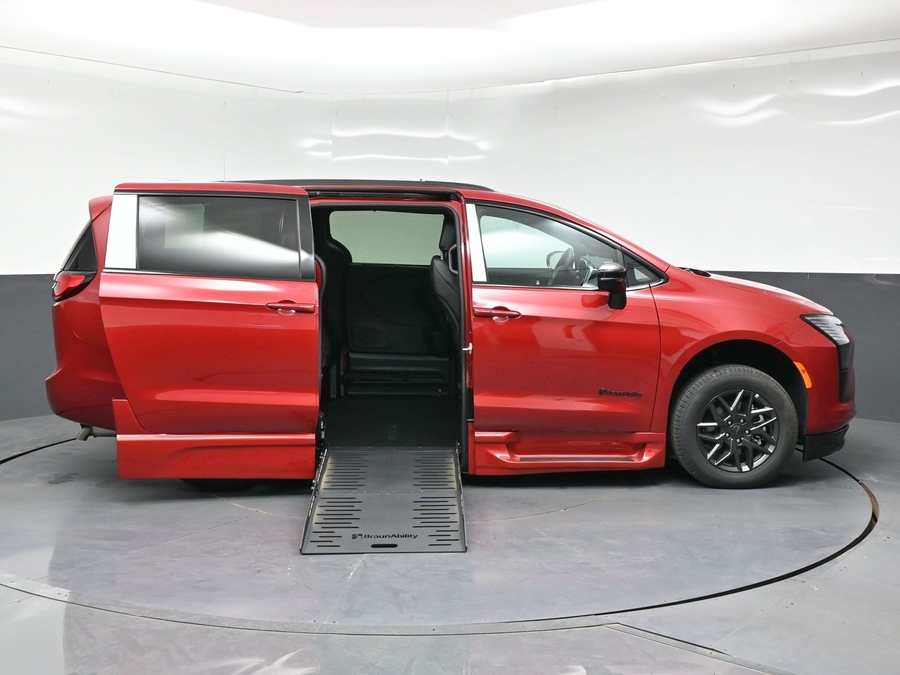New 2027 Chrysler Pacifica Select Sport - BraunAbility Side Entry Fold Out Automatic Ramp