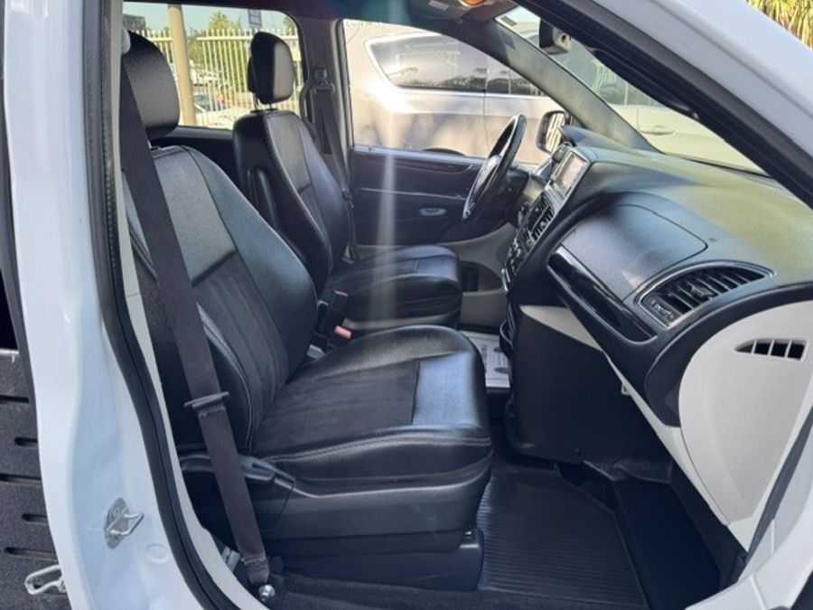  Dodge Grand Caravan image number 7