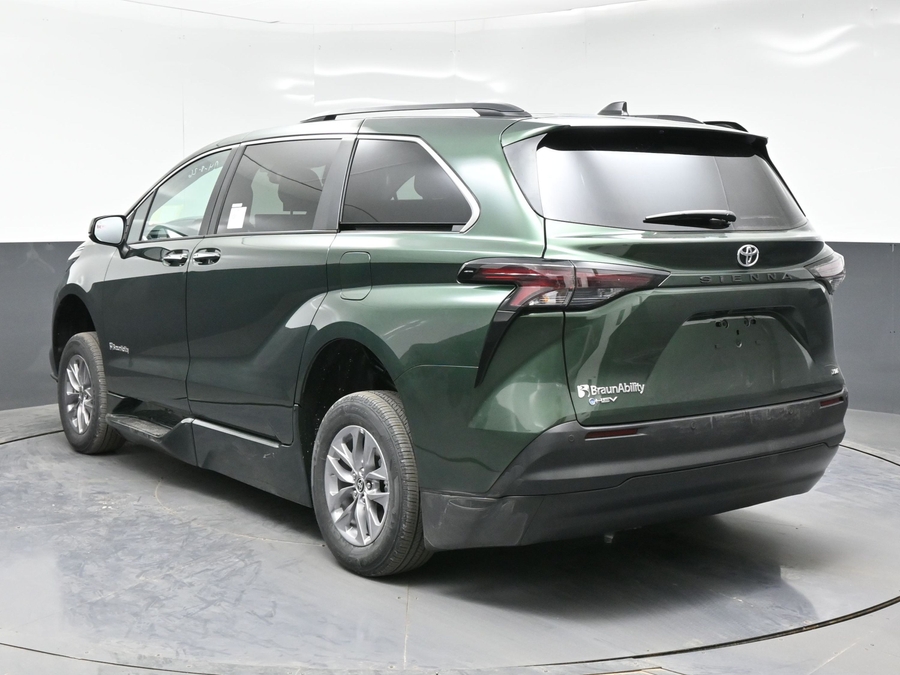 New 2026 Toyota Sienna Hybrid XLE Base - BraunAbility Side Entry Fold Out Automatic Ramp