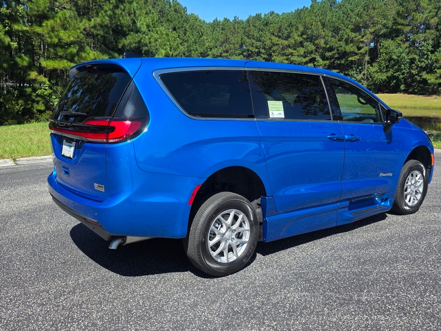 Blue Chrysler Pacifica image number 6