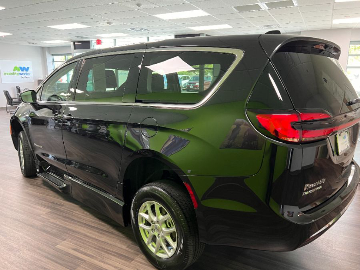 2023 CHRYSLER PACIFICA - Image 15