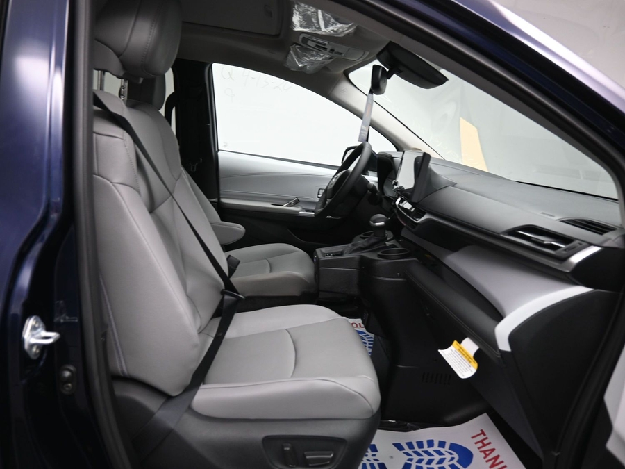 New 2026 Toyota Sienna Hybrid XLE Add - BraunAbility Side Entry Entry In Floor Automatic Ramp