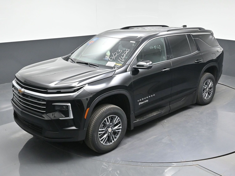Black Chevrolet Traverse image number 21