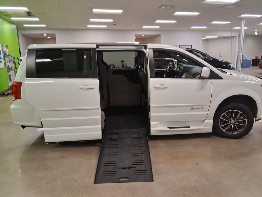 2017 Dodge Grand Caravan SXT's photo