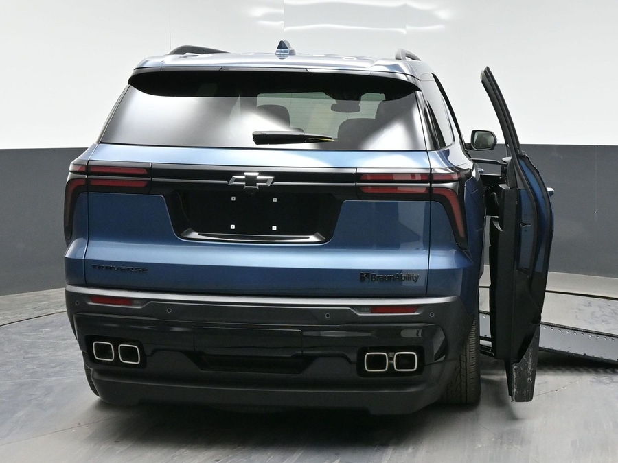 New 2025 Chevrolet Traverse 1LT Midnight - BraunAbility Side Entry Entry In Floor Automatic Ramp