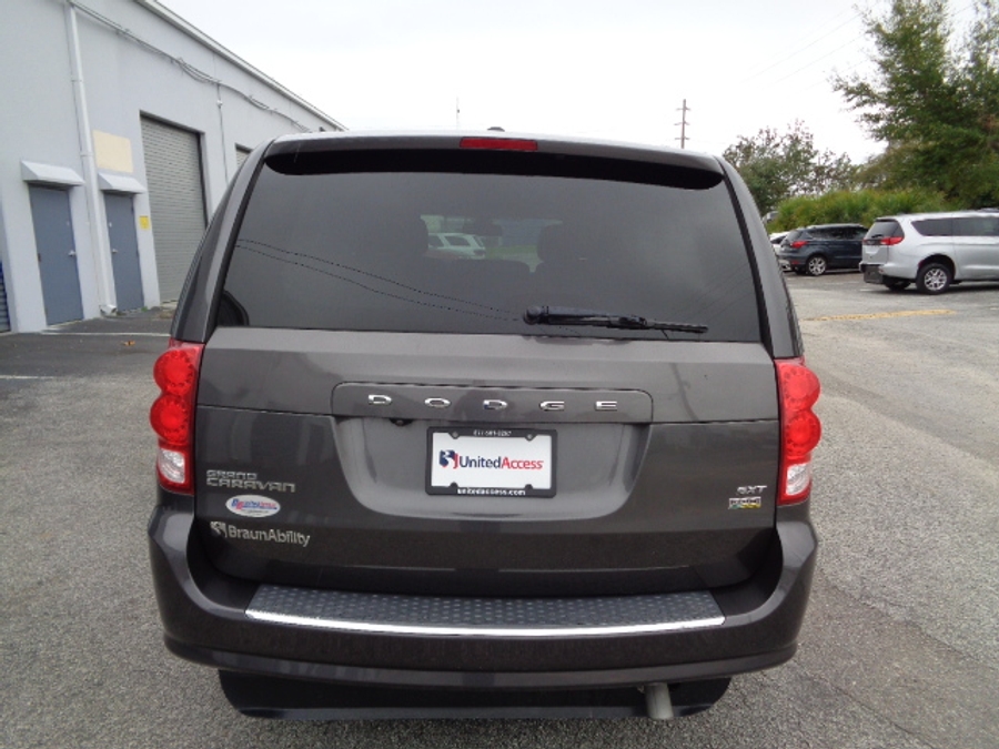 Used 2018 Dodge Grand Caravan SXT - BraunAbility Side Entry Entry Fold Out Manual Ramp