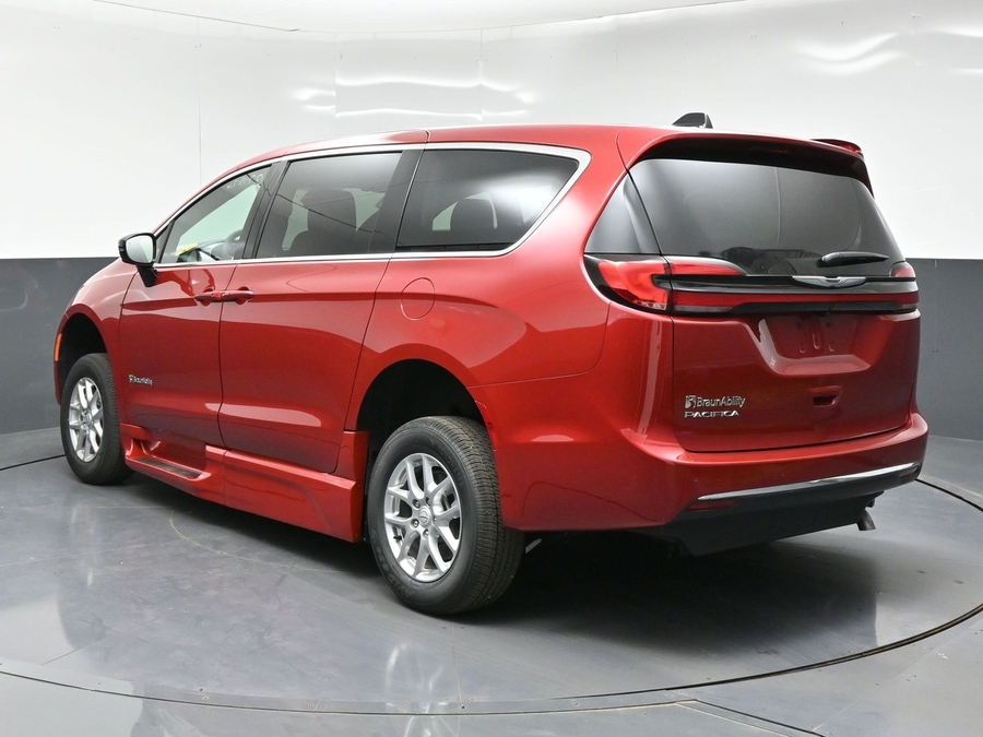 New 2026 Chrysler Pacifica Select Safety - BraunAbility Side Entry In Floor Automatic Ramp