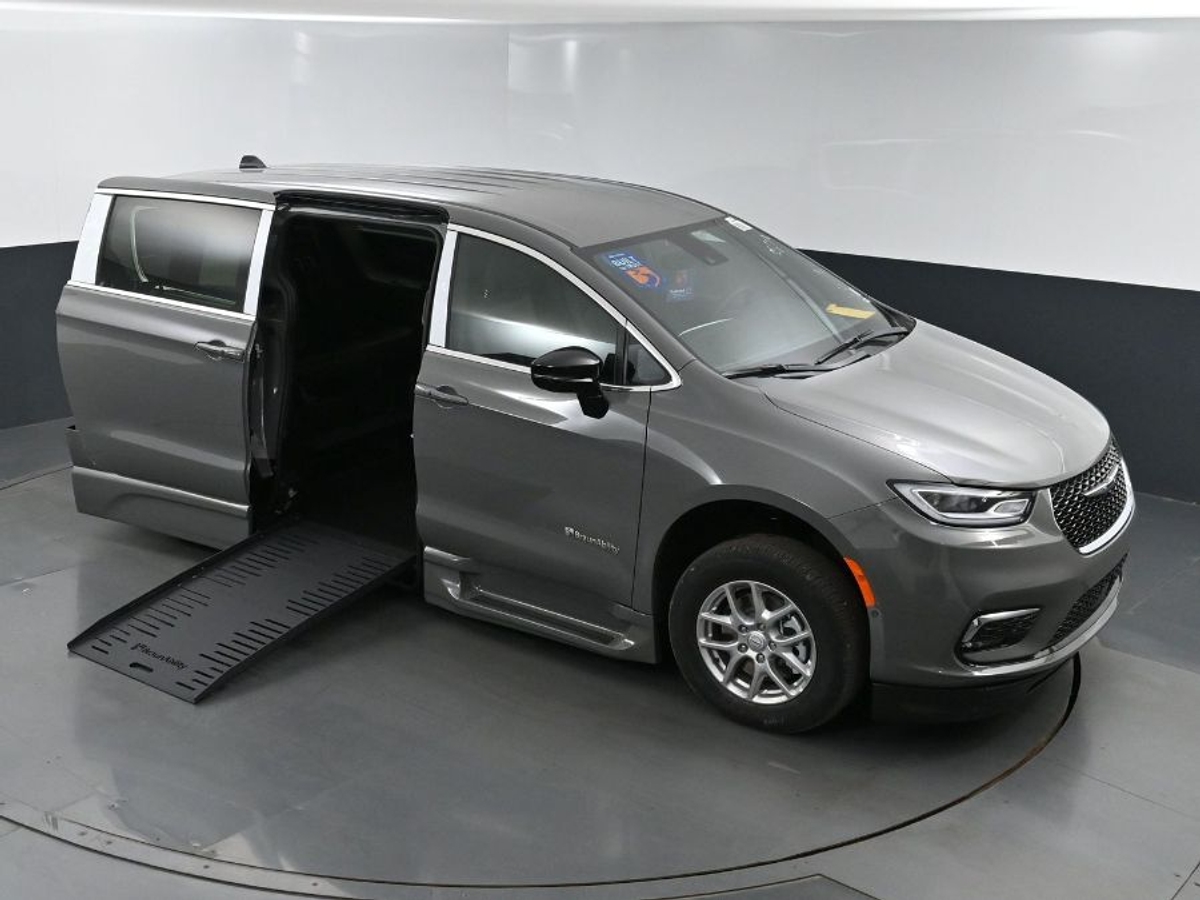 2025 CHRYSLER PACIFICA - Image 23