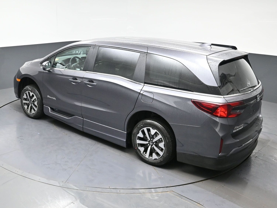 Grey Honda Odyssey image number 21