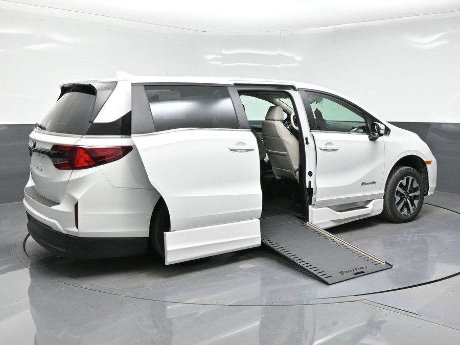 New 2026 Honda Odyssey EX-L - BraunAbility Side Entry Entry In Floor Automatic Ramp