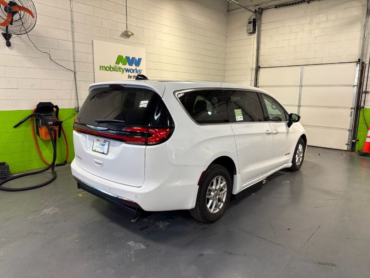 2024 CHRYSLER PACIFICA - Image 6