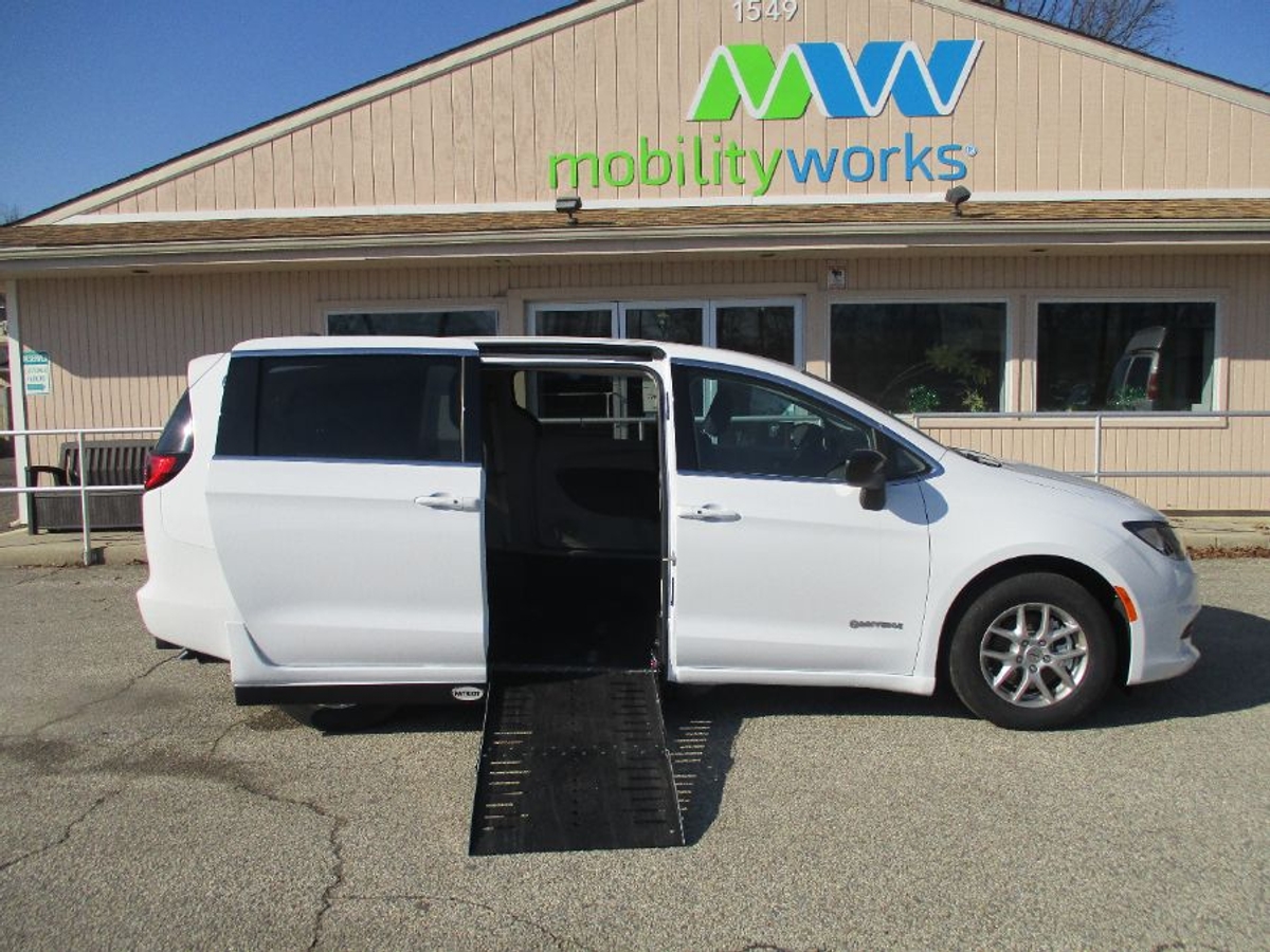 2024 CHRYSLER PACIFICA - Image 8