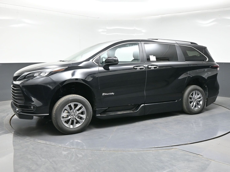 Black Toyota Sienna image number 6