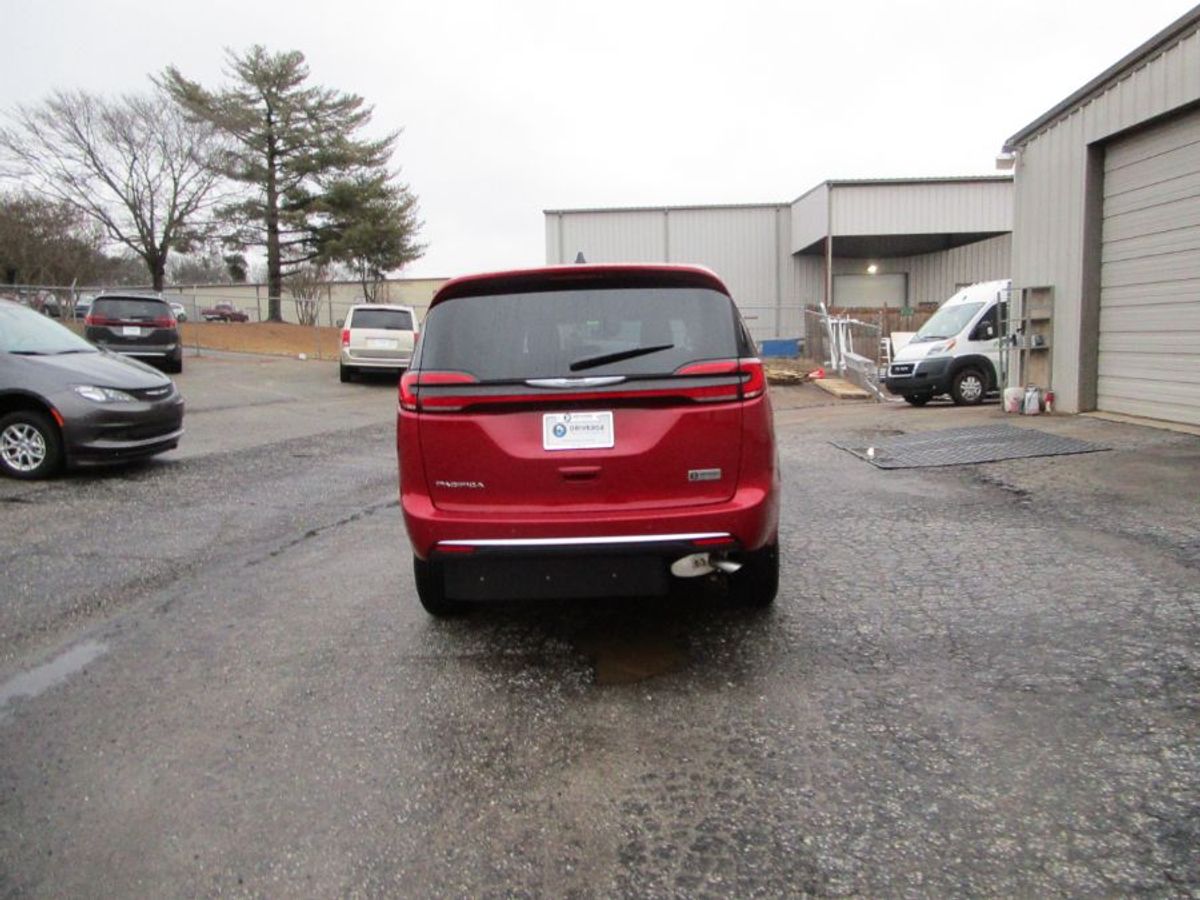 Número de imagen rojo Chrysler Pacifica 10