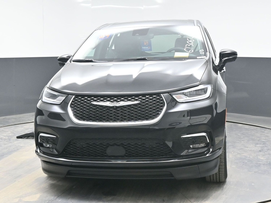 Black Chrysler Pacifica image number 1