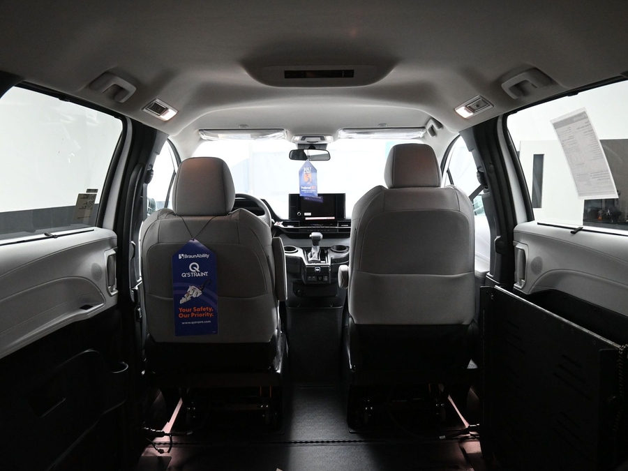 New 2025 Toyota Sienna Hybrid LE - BraunAbility Side Entry Entry Fold Out Automatic Ramp