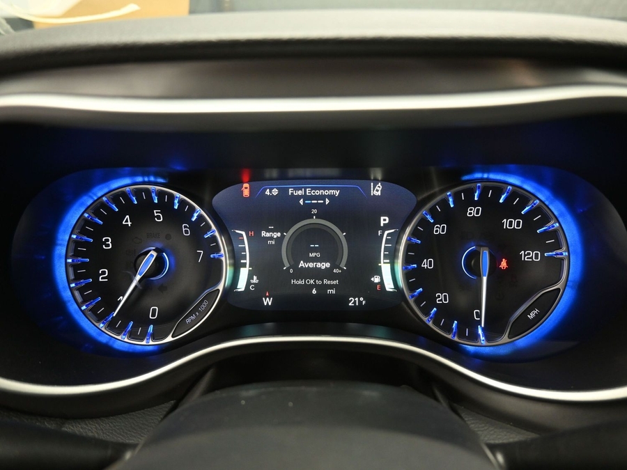 White Chrysler Pacifica image number 15