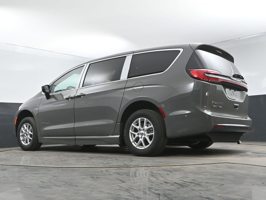 New 2025 Chrysler Pacifica Select Safety - BraunAbility Side Entry Entry Fold Out Automatic Ramp