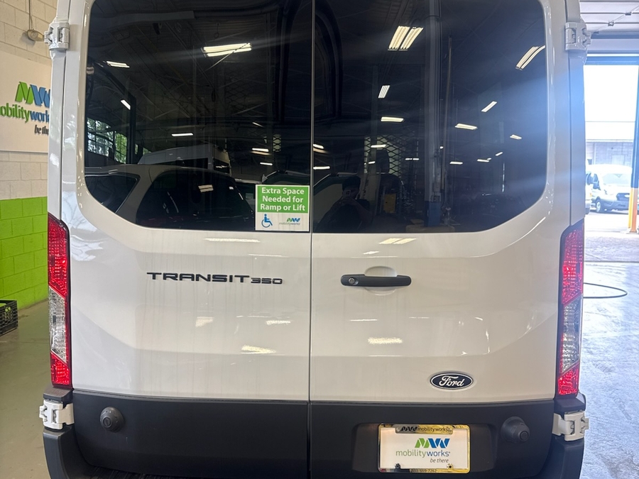 White Ford T350 image number 14