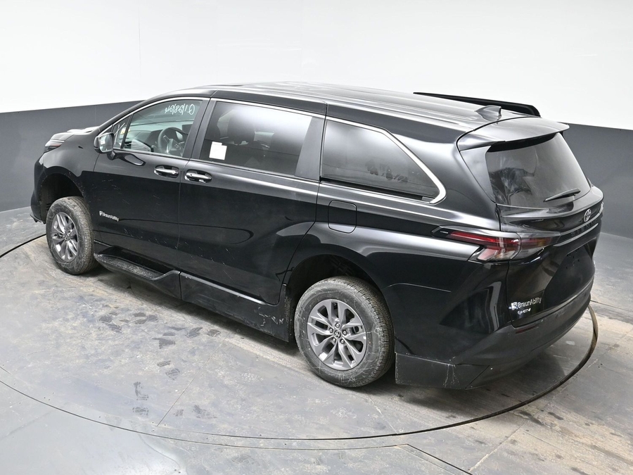 Black Toyota Sienna image number 24