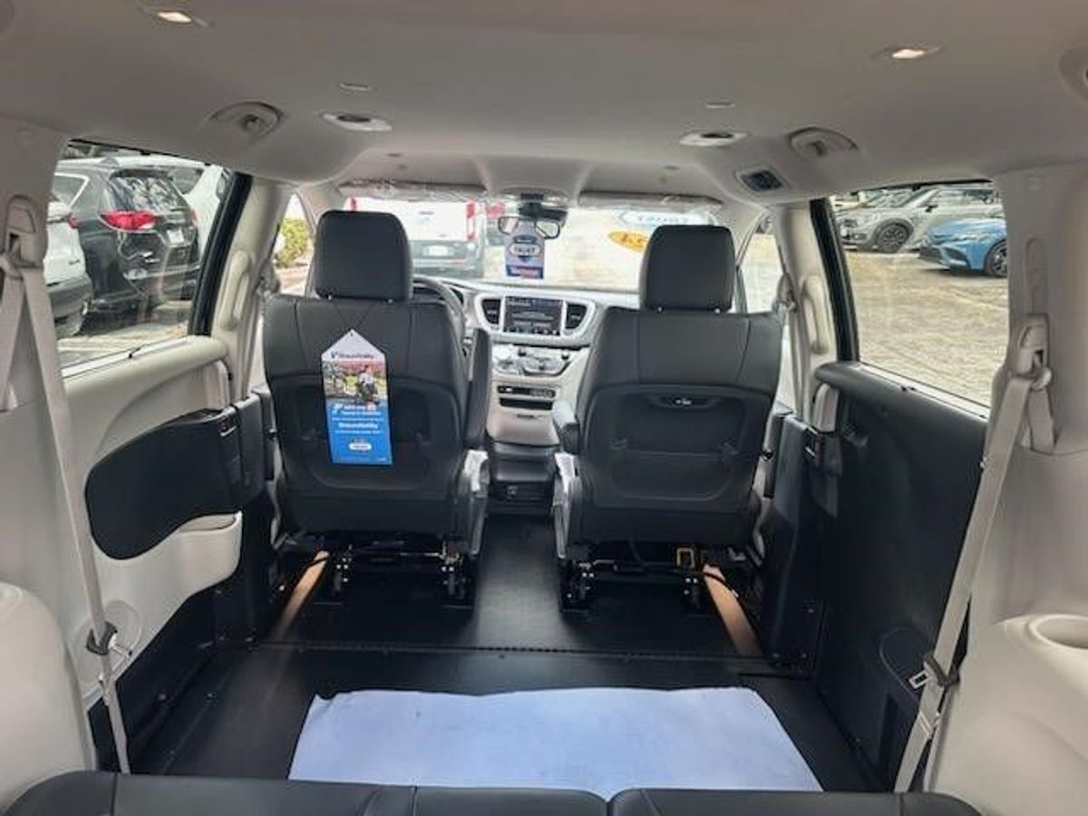 2024 Chrysler Pacifica Touring L - Photo 15