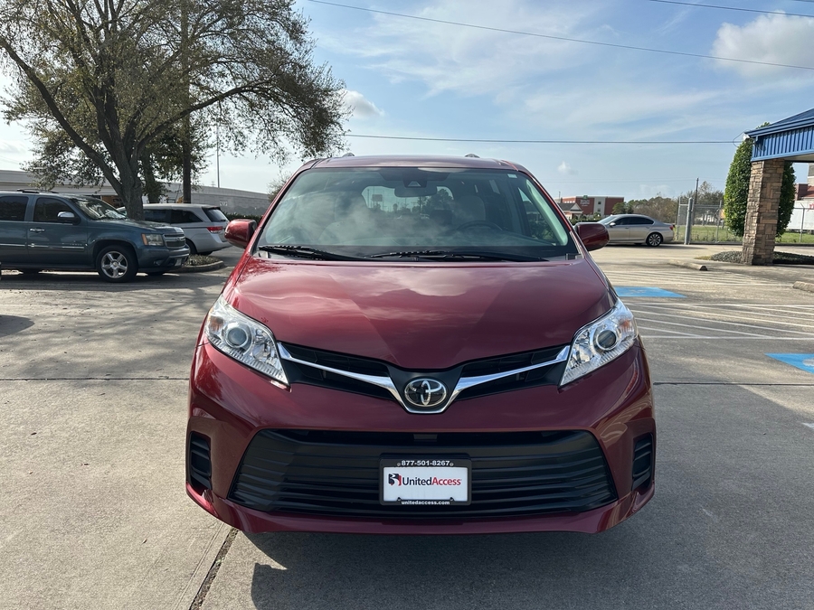 Used 2019 Toyota Sienna LE - BraunAbility Side Entry Entry Fold Out Automatic Ramp