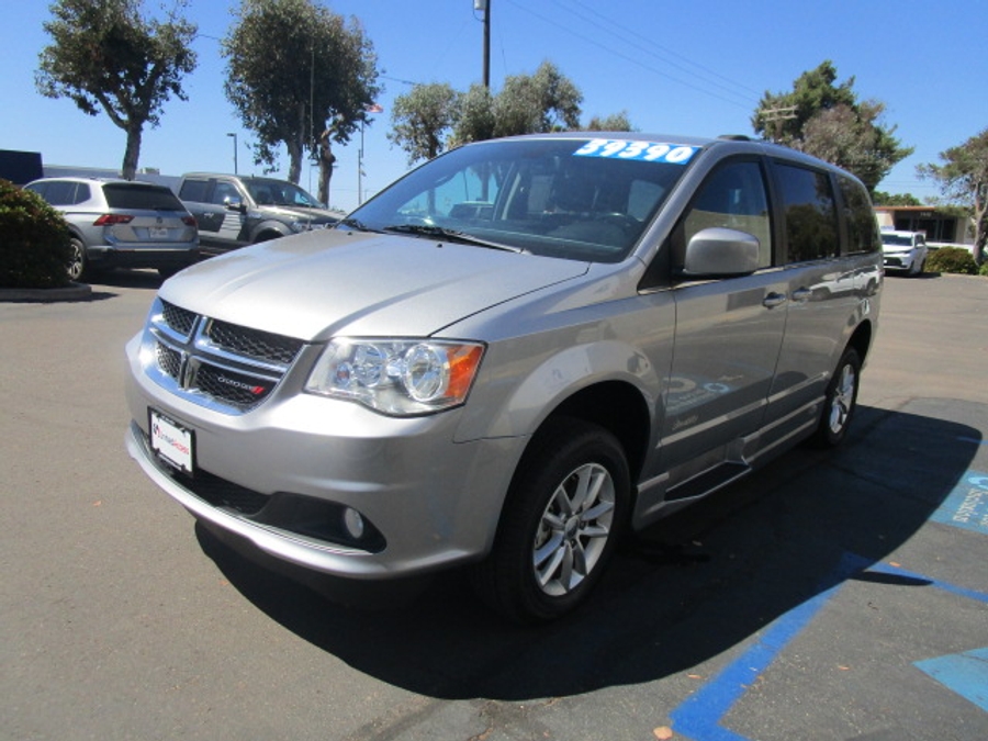 Used 2019 Dodge Grand Caravan SXT - Revability Side Entry Entry Fold Out Automatic Ramp