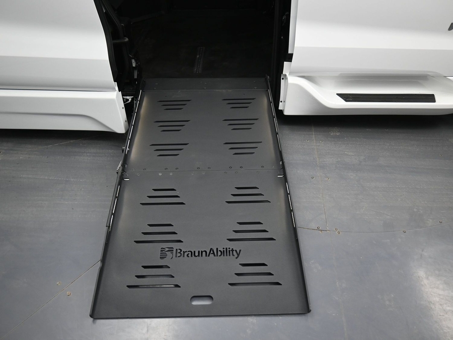 New 2025 Toyota Sienna Hybrid LE - BraunAbility Side Entry Entry Fold Out Automatic Ramp