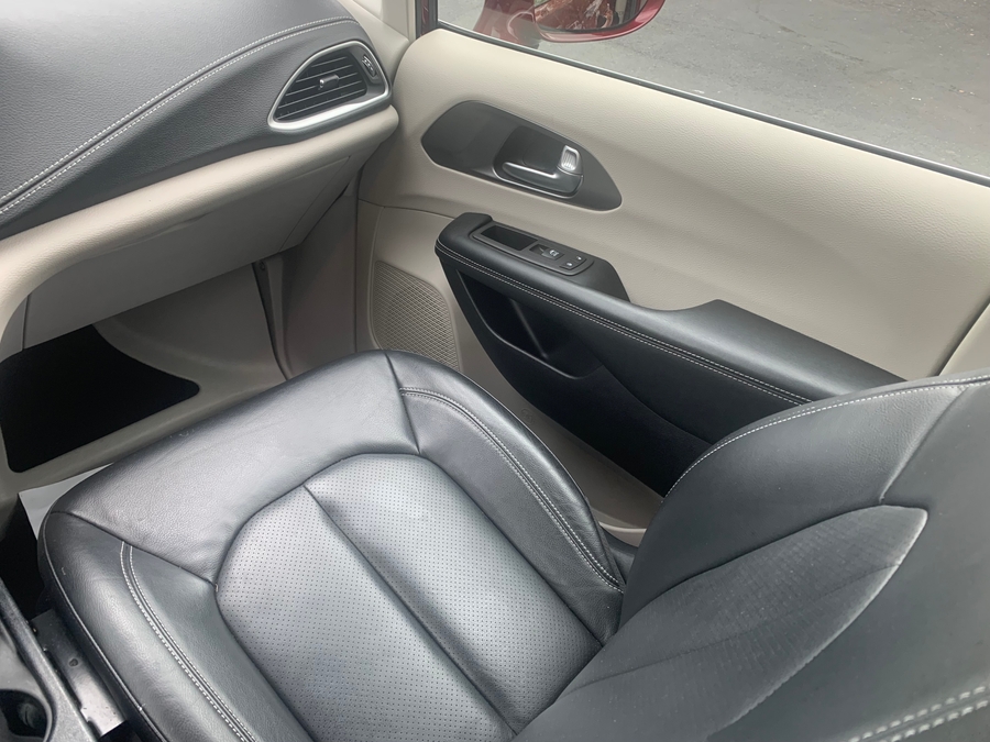 Used 2022 Chrysler Pacifica Touring L - BraunAbility Side Entry Fold Out Automatic Ramp
