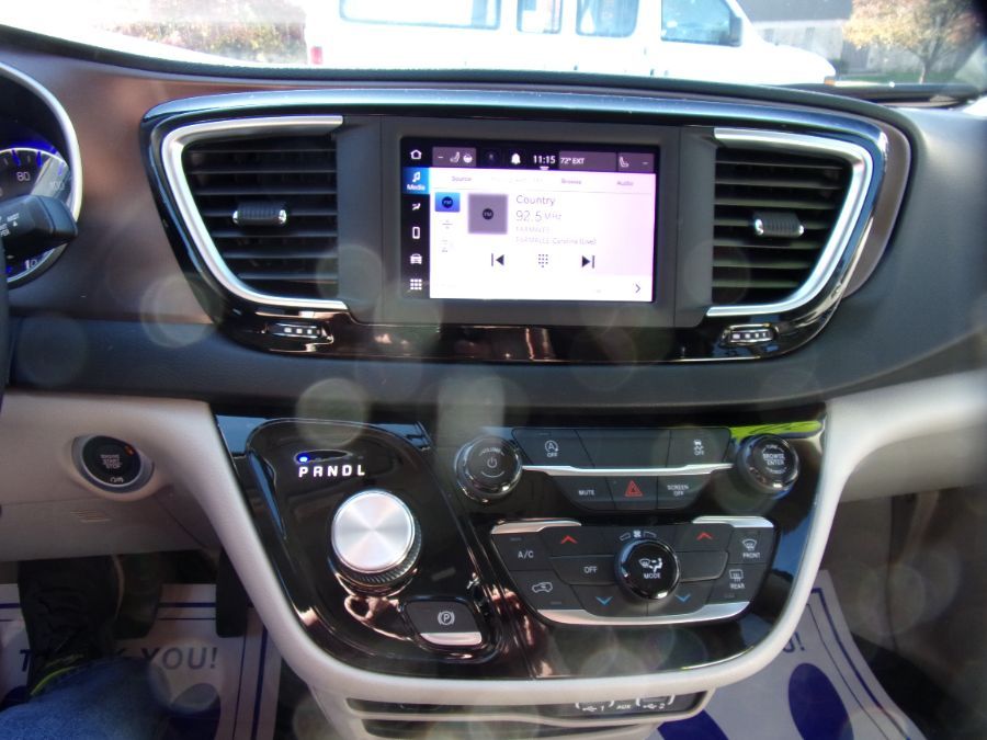 Silver Chrysler Voyager image number 1