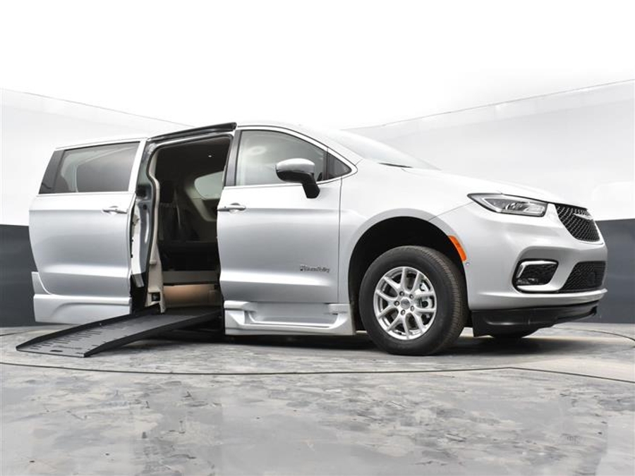 Used 2023 Chrysler Pacifica Touring L - BraunAbility Side Entry Fold Out Automatic Ramp