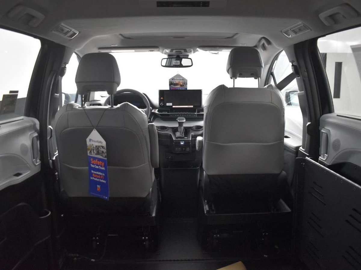 2025 TOYOTA SIENNA - Image 16