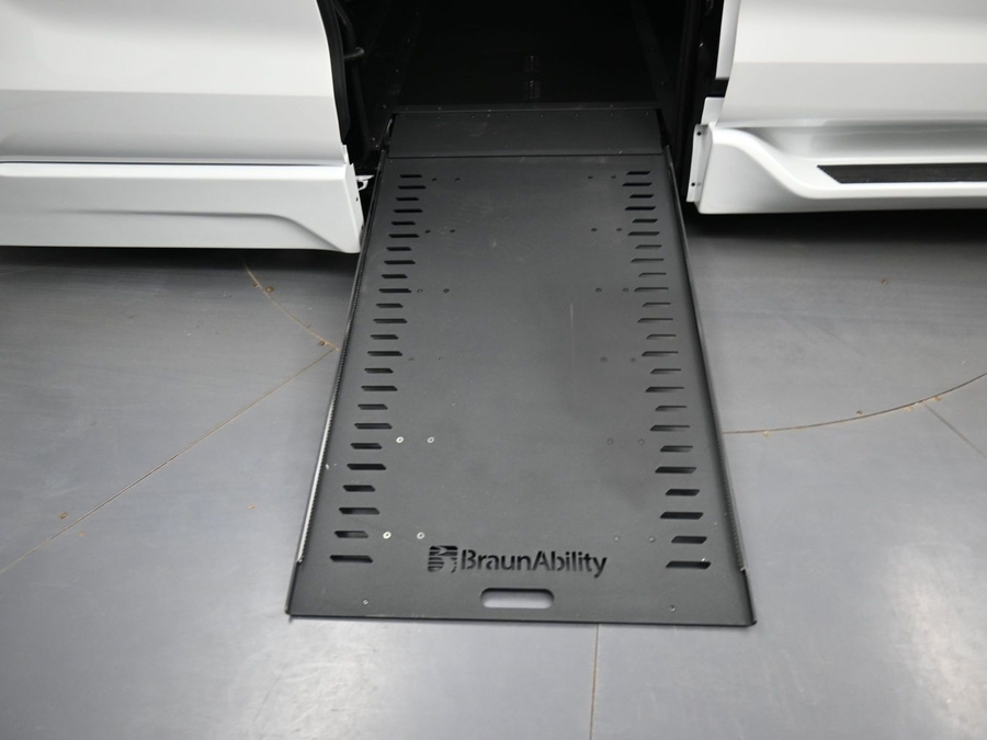 New 2026 Toyota Sienna Hybrid Limited - BraunAbility Side Entry In Floor Automatic Ramp