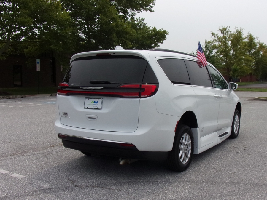 2022 Chrysler Pacifica Touring L - Photo 8