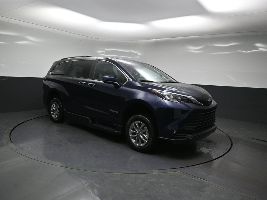 New 2026 Toyota Sienna Hybrid XLE Add - BraunAbility Side Entry Entry In Floor Automatic Ramp