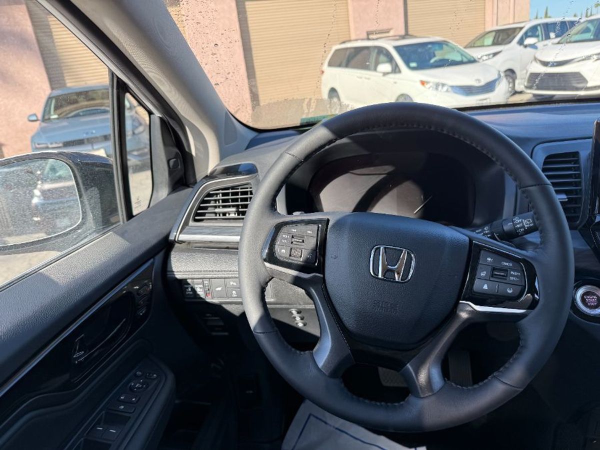 2025 Honda Odyssey Elite's photo
