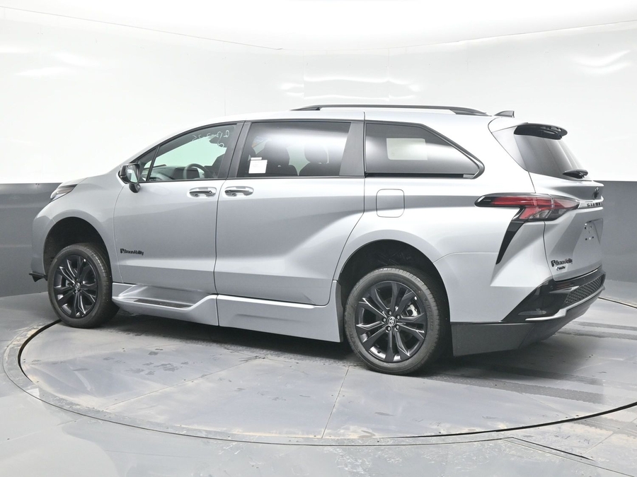 New 2025 Toyota Sienna Hybrid XSE Sport - BraunAbility Side Entry Entry In Floor Automatic Ramp