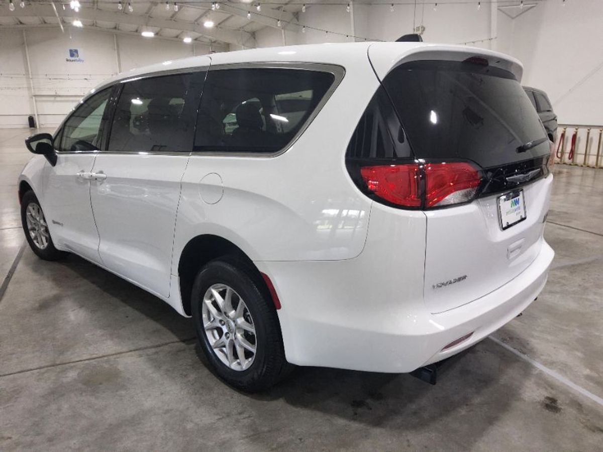 2024 CHRYSLER VOYAGER - Image 5