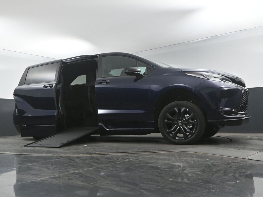 New 2025 Toyota Sienna Hybrid XSE Sport - BraunAbility Side Entry Entry In Floor Automatic Ramp