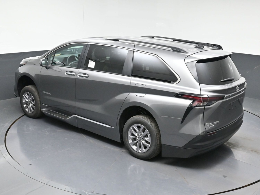2026 Toyota Sienna XLE - Photo 20