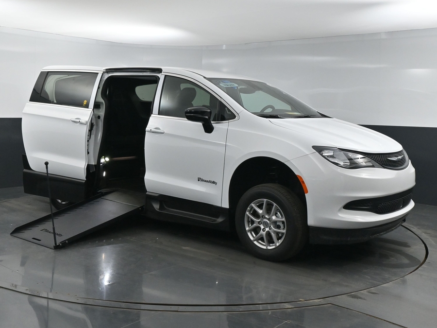 New 2025 Chrysler Voyager LX w MID ROW SEAT - BraunAbility Commercial Side Entry In Floor Manual Ramp
