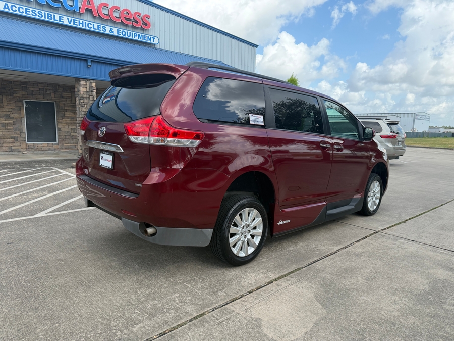 Used 2014 Toyota Sienna XLE - VMI Side Entry In Floor Automatic Ramp