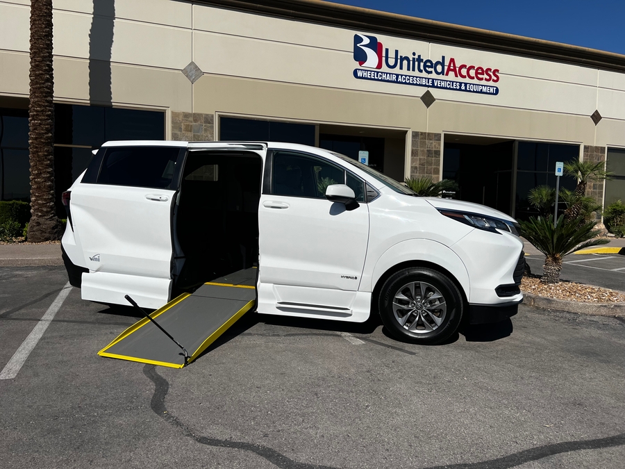 Used 2021 Toyota Sienna Hybrid LE - Vantage Mobility Commercial Side Entry Entry In Floor Manual Ramp
